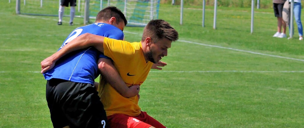 Martin Gödecke (rechts) traf bei seinem Debüt für den neuen Verein gleich doppelt.