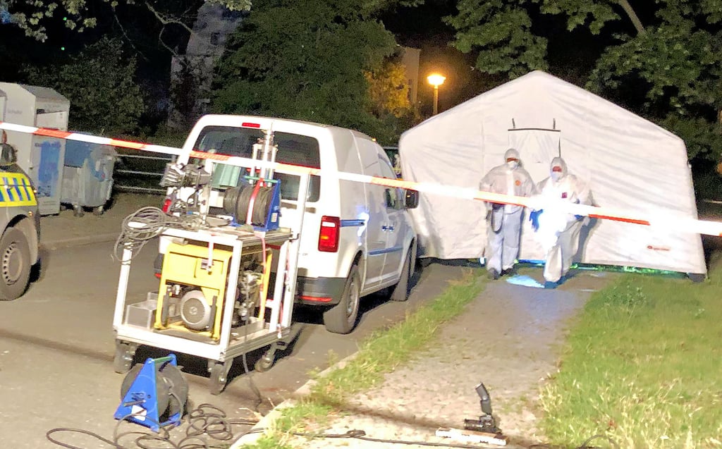 Nach der Tat am 31. August vergangenen Jahres sicherte die Polizei bis weit in die Nacht hinein Spuren.