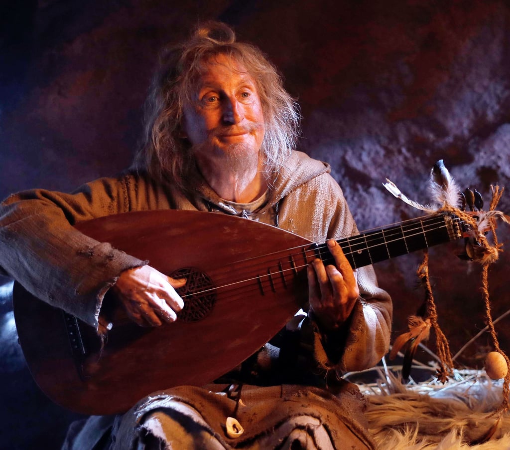 Otto Waalkes als Catweazle in einer Szene des Films "Catweazle".