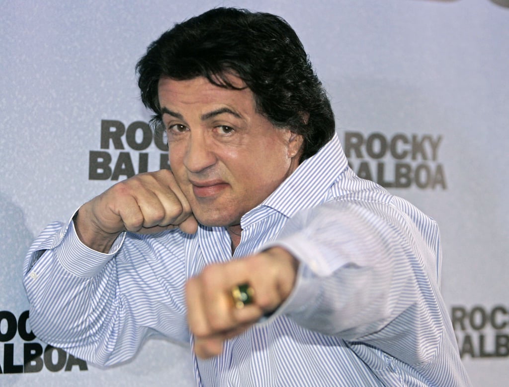 Sylvester Stallone 2007 in Boxer-Pose bei der Präsentation seines Films "Rocky Balboa".