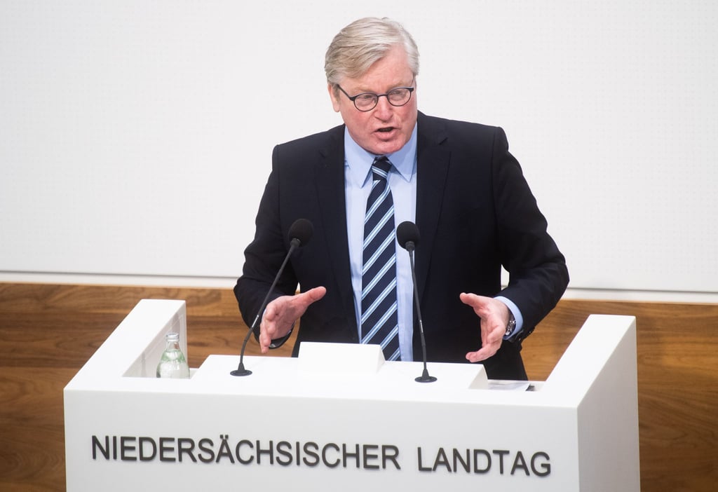 Bernd Althusmann (CDU), Wirtschaftsminister von Niedersachsen, spricht im Landtag.