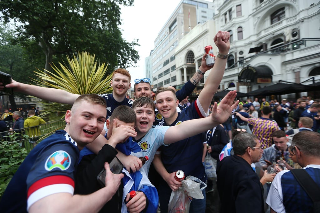 Schottische Fans waren am weitaus stärksten im Zusammenhang mit der EM von Corona betroffen.