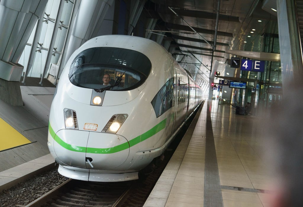 Wer viel mit dem ICE unterwegs ist, hat zuletzt wahrscheinlich weniger für die Tickets zahlen müssen als noch vor einem Jahr.
