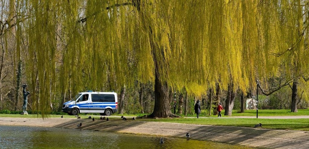 Streifenwagen auf der Ziegelwiese