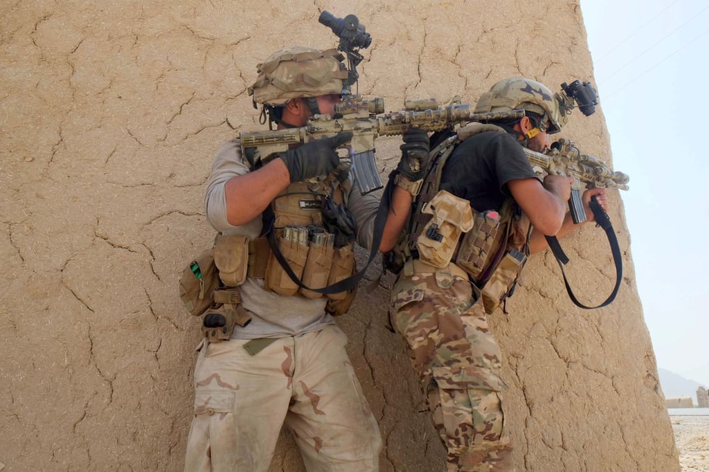 Mitglieder der afghanischen Sicherheitskräfte während eines Kampfes gegen Anhänger der Taliban.