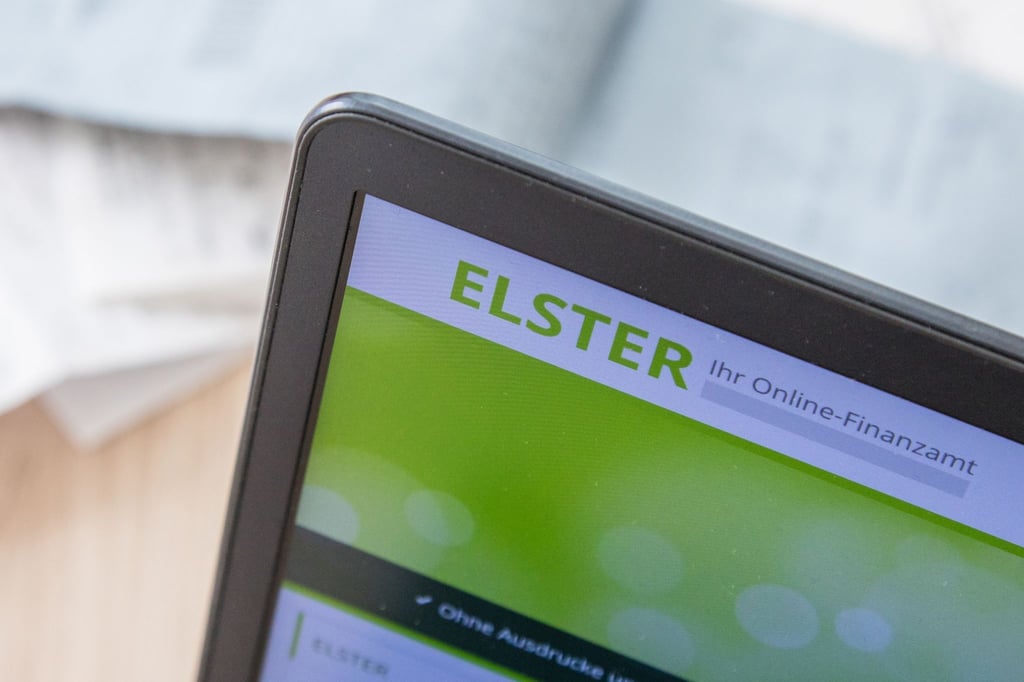 In der Steuererklärung sollten auch Versicherungsbeiträge angegeben werden - denn viele Policen mindern die Steuerlast.