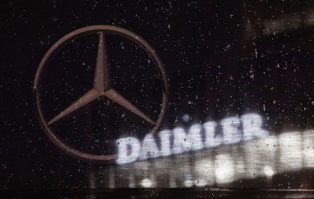 Das Logo der Daimler-AG an der Konzernzentrale.
