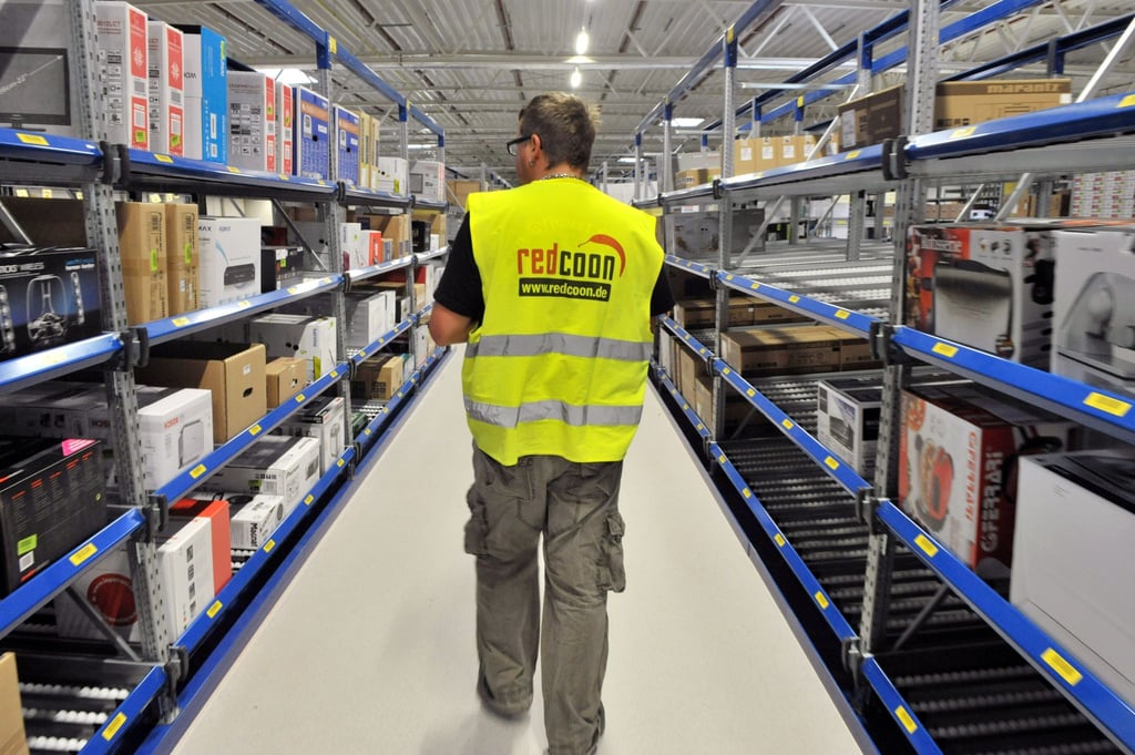 Blick in ein Logistikzentrum für Heim-Elektronik in Erfurt.