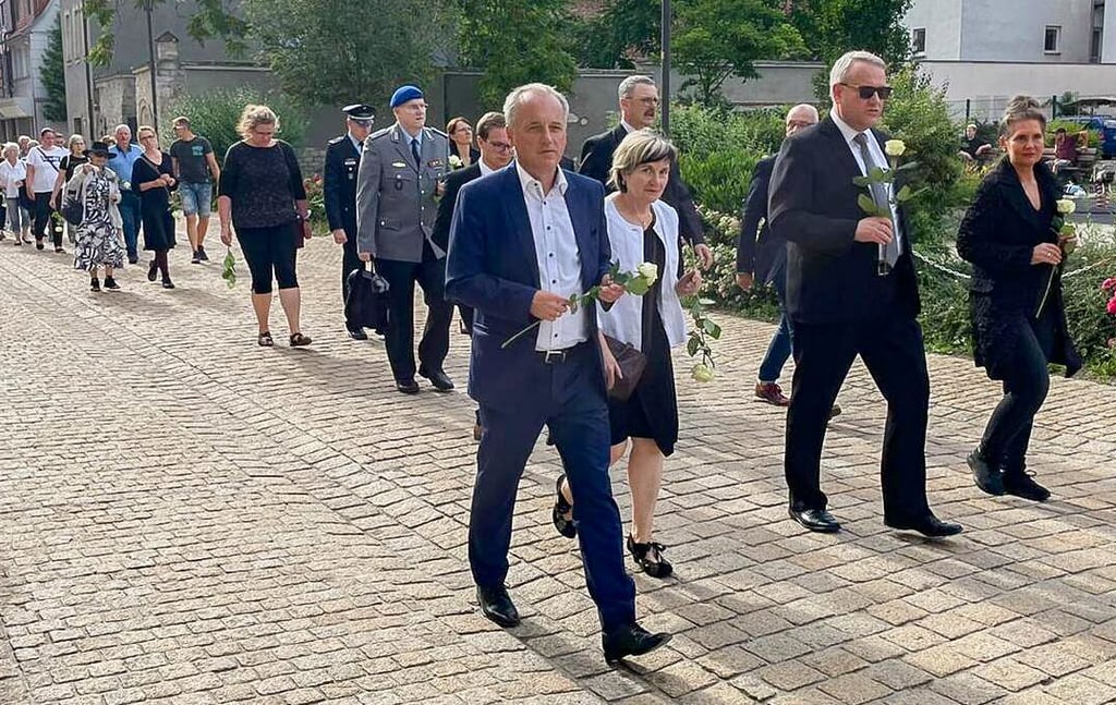 Trauermarsch in Weißenfels vom Niemöllerplatz zut St.-Marienkirche zum Gedenken an die während der Corona-Pandemie Verstorbenen am 7.7.2021