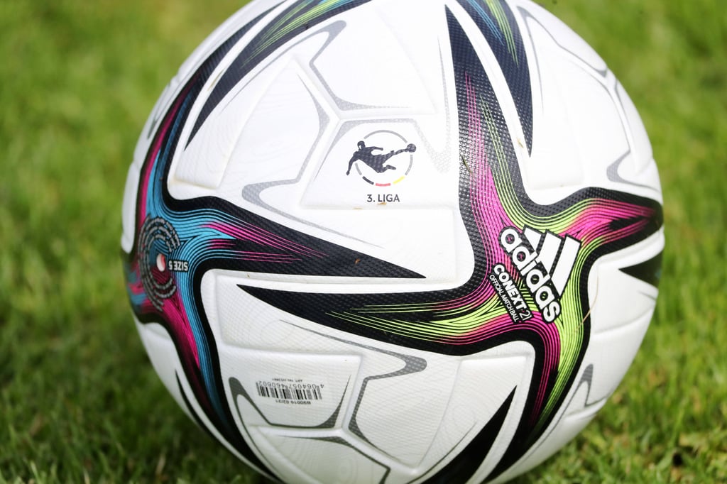 Beim Halleschen FC ist der „Conext 21 Pro“ schon im Trainingslager in Wesendorf im Einsatz.
