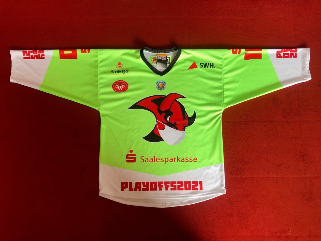 Bei Ebay ersteigerbar: Die Playoff-Trikots der Saale Bulls.