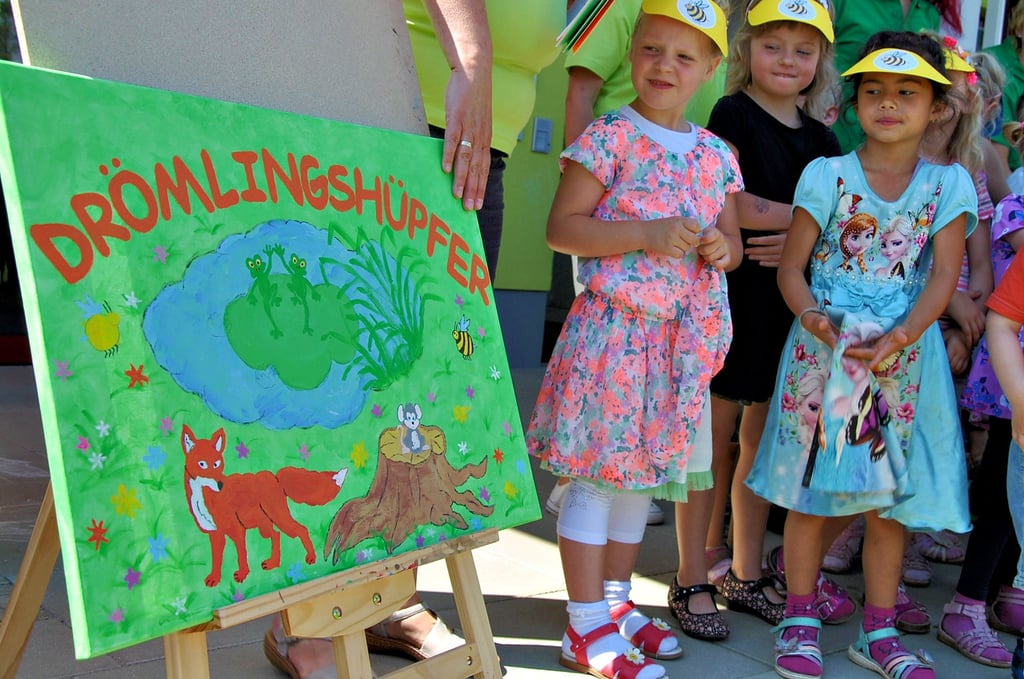 Zur Namensgebung Mitte Juni 2016 wurde ein großes Familienfest im neuen Kindergarten gefeiert. Die Einrichtung ist aber zu klein. Entgegen aller Prognosen steigen die Geburtenzahlen und auch die Einwohnerzahlen in Mieste. Abhilfe soll ein Anbau schaffen.