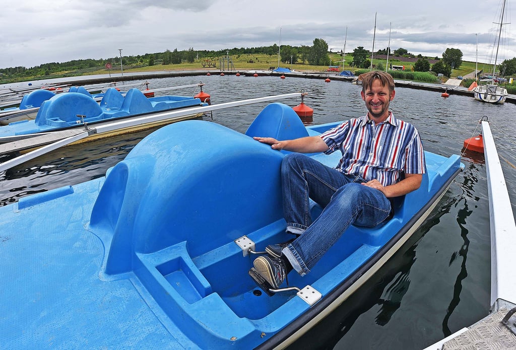 Sommerfrische: Seeland-Geschäftsführer Sebastian Kruse kann die blauen Tretboote am Concordia See nur empfehlen.