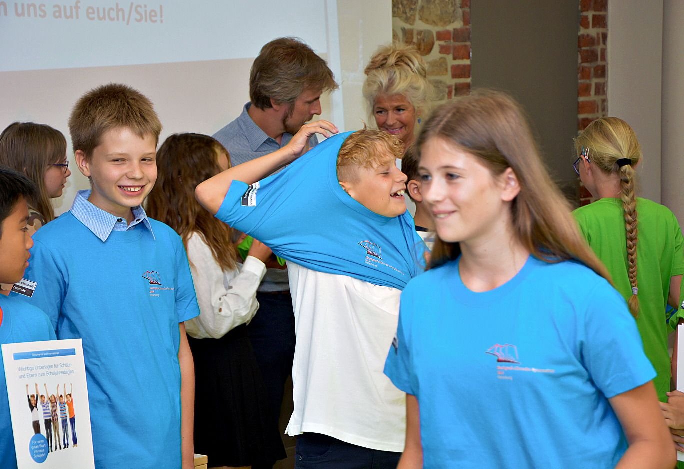 Nachwuchs In Grün Und Blau: Gymnasium Osterburg Auf Tuchfühlung Mit ...