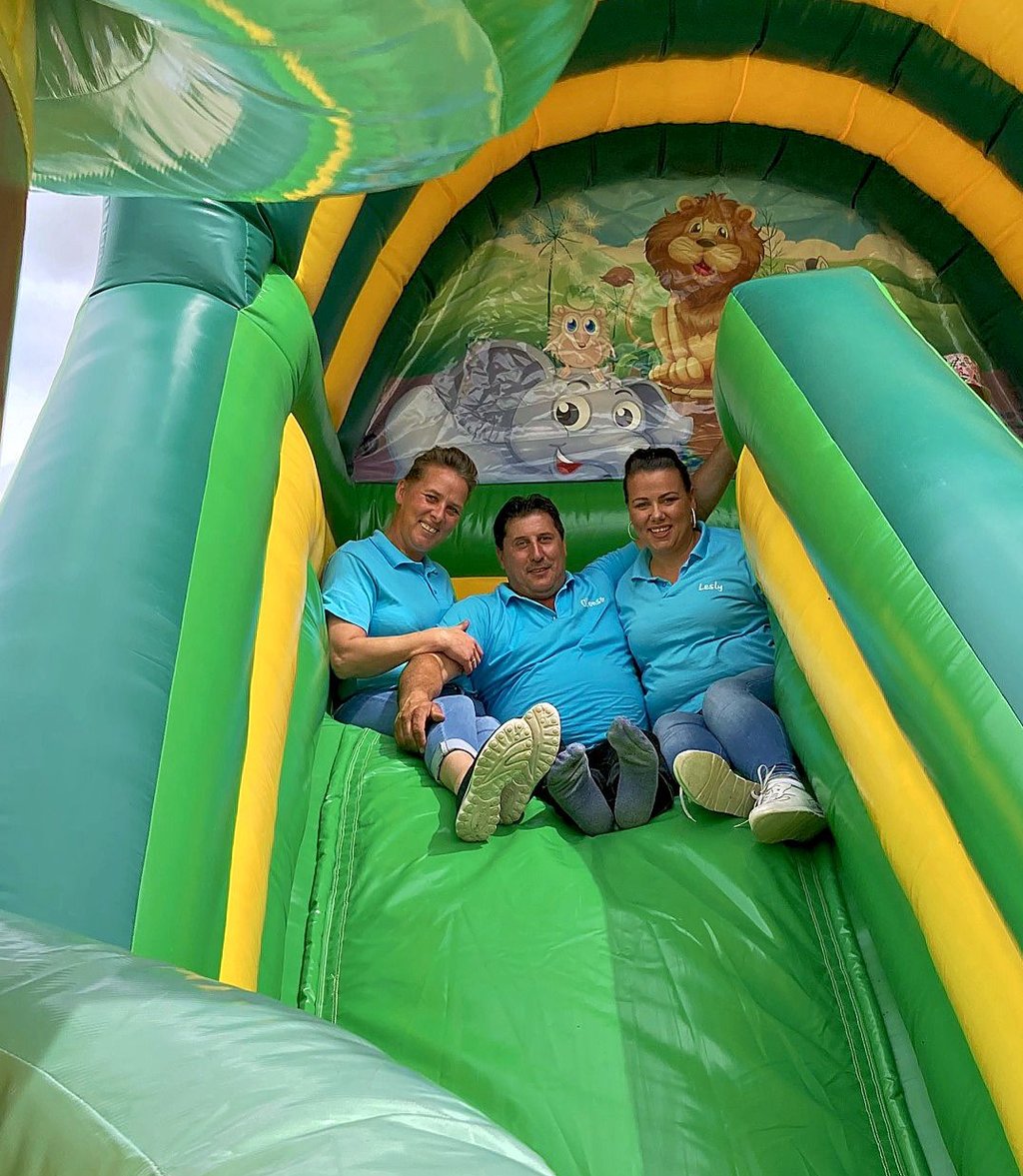 Überdimensionale Hüpfburgen, die vom Zirkus-Team angeschafft wurden, sollen die Besucher in Bewegung bringen.