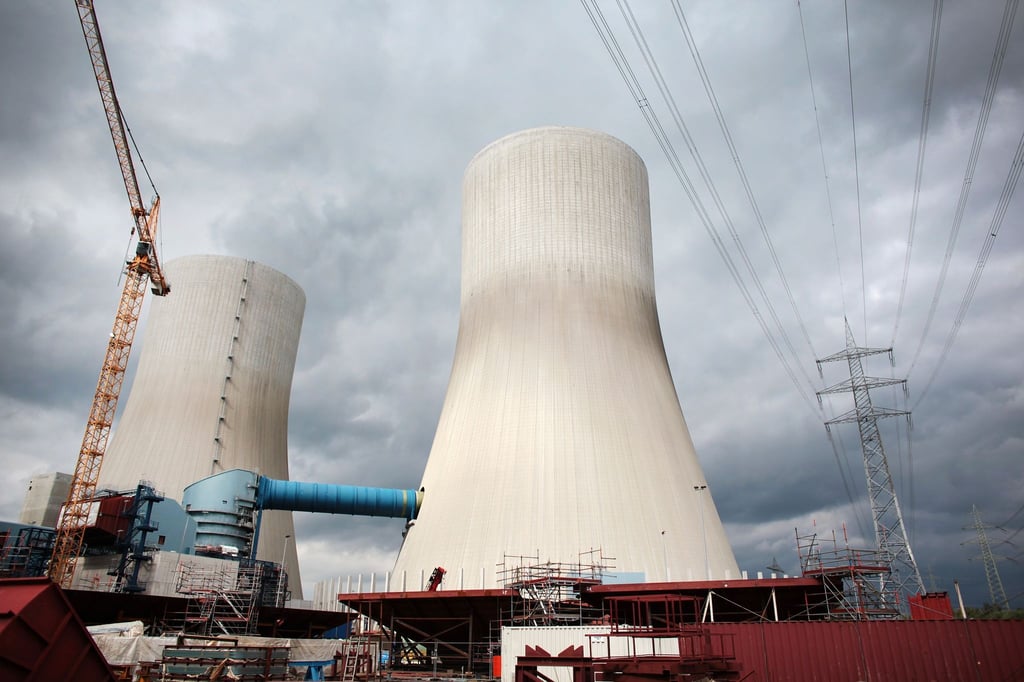 ARCHIV - Die Kühltürme des RWE-Kohlekraftwerkes Westfalen in Hamm. Heute gingen die letzten beiden Steinkohle-Kraftwerke vom Netz.