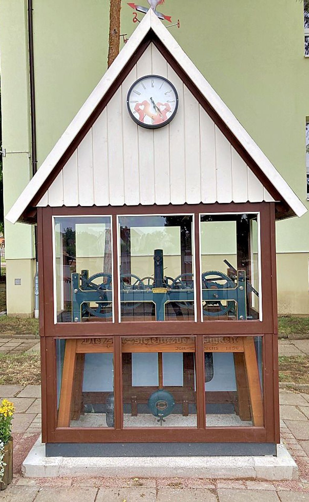 Es steht am Familienzentrum.