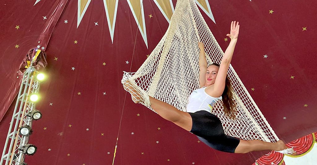 Der Auftritt von Jolina Lauenburger ist einer der Höhepunkte der Vorstellungen vom Circus Bravo, der am Roggengrund gastiert.