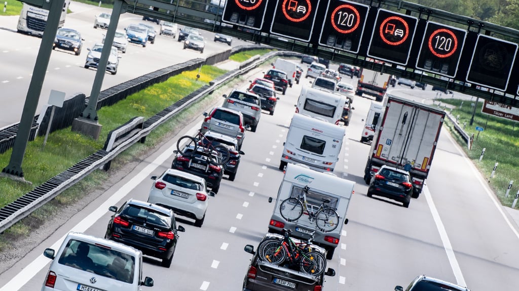 Mit 4,32 Promille Atemalkohol ist ein 36 Jahre alter Autofahrer von der Polizei aufgegriffen worden.