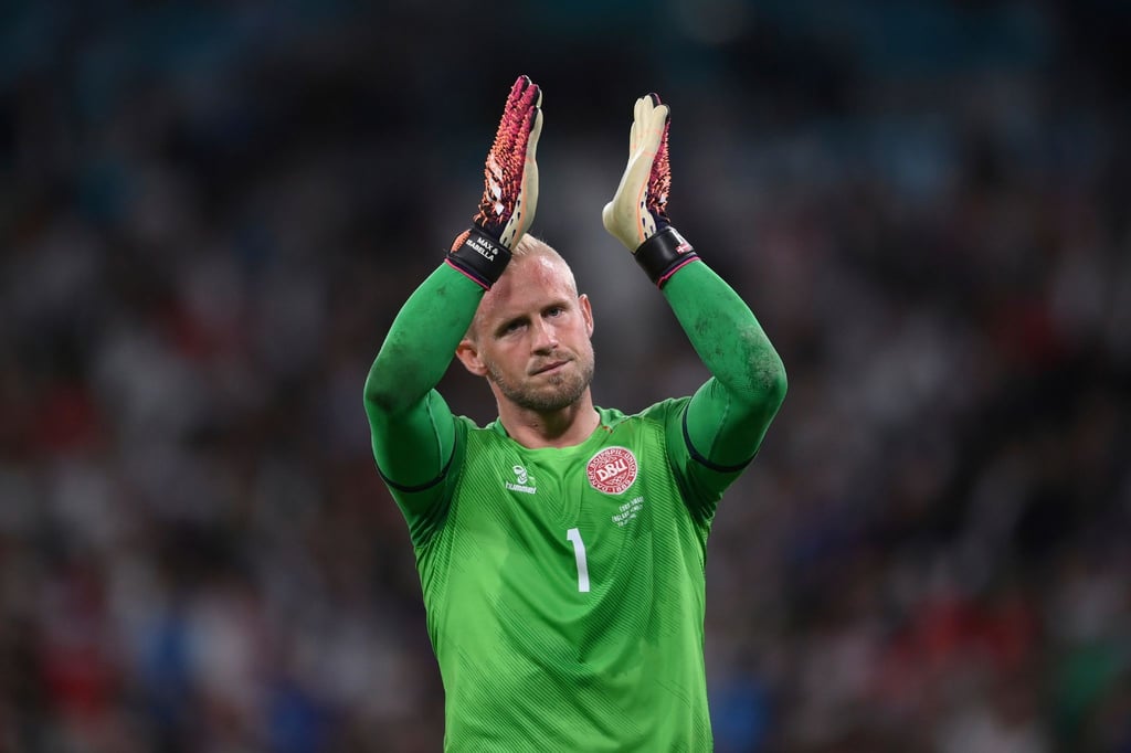 Dänemarks Torhüter Kasper Schmeichel soll durch einen Laserpointer gestört worden sein.