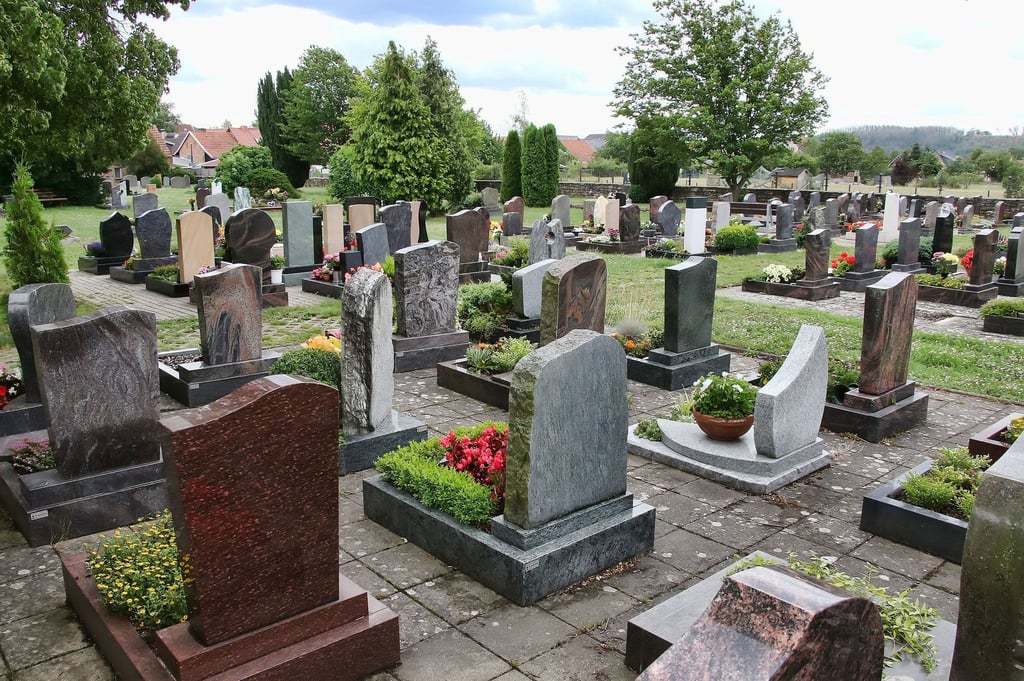 Symbolbild - Der Friedhof in Uftrungen