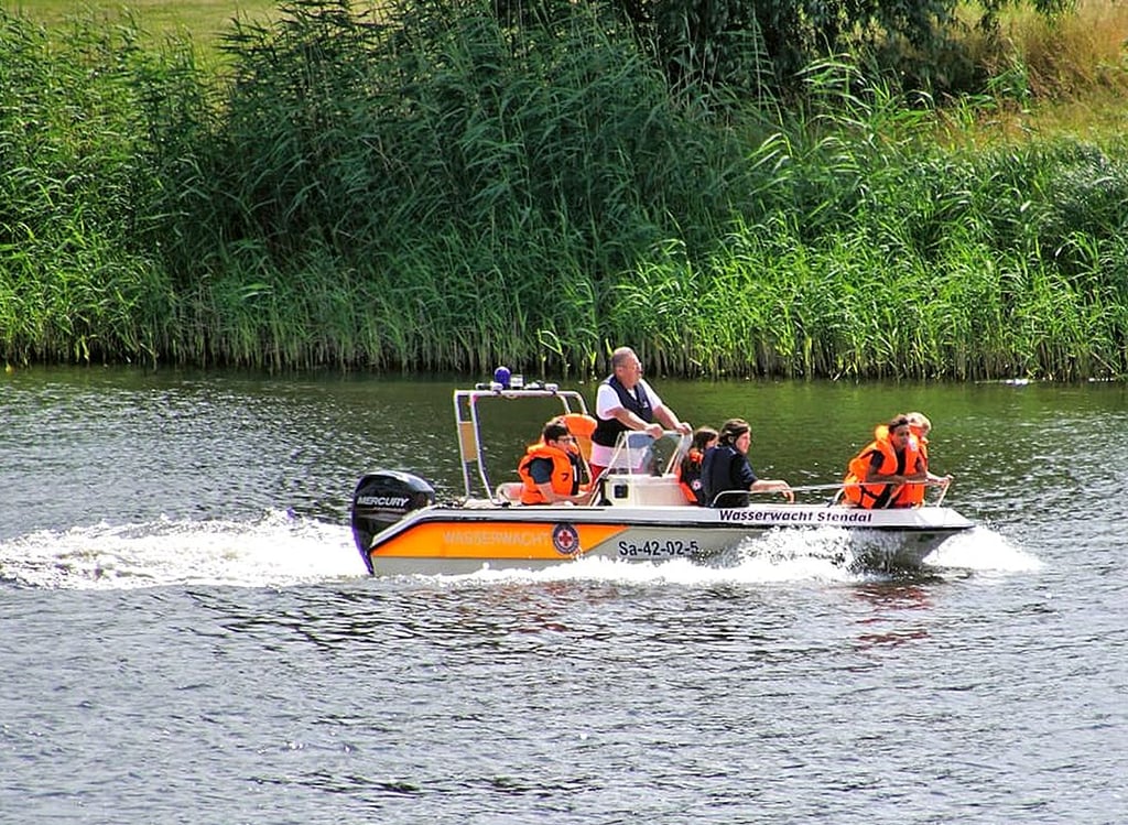 Hartmut Ziehm aus Arneburg war in Havelberg mit dem Rettungsboot im Einsatz.