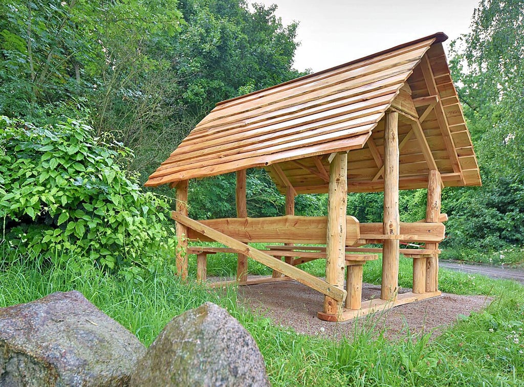 Am Aufstieg zum Muldensteiner Berg steht eine der neuen Hütten.