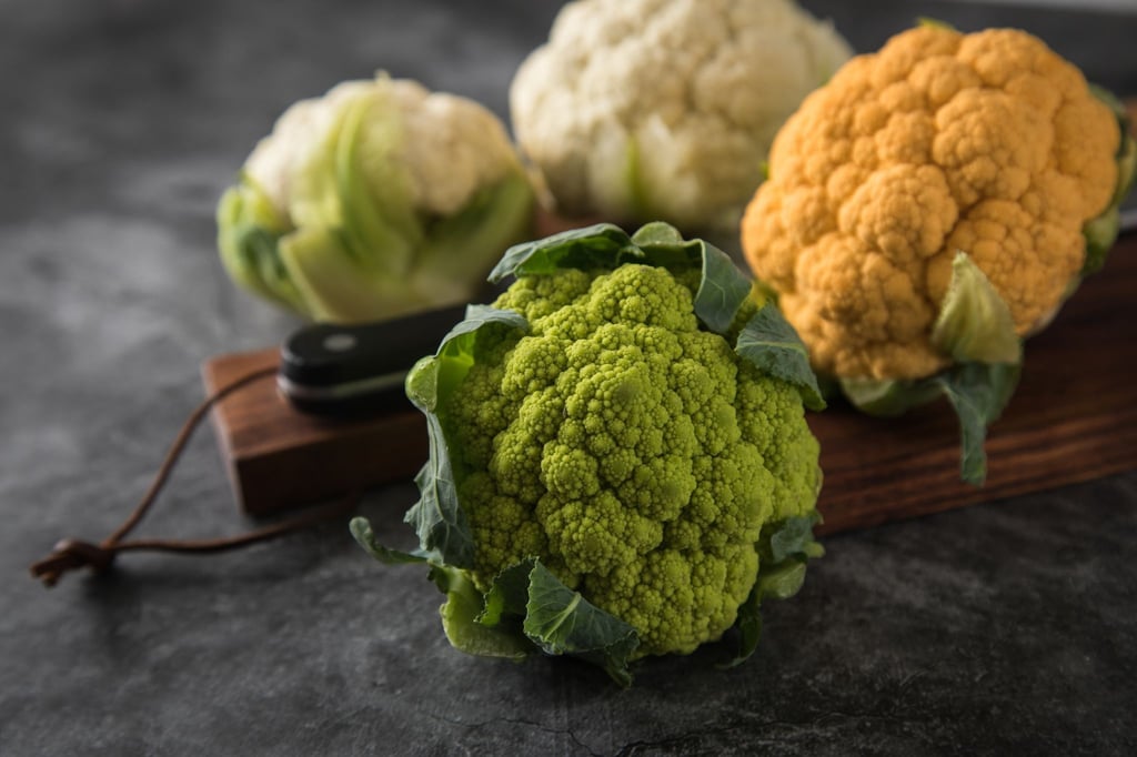 Blumenkohl gibt es in verschiedenen Farben, aber auch aufgebaut wie Türmchen. Dann heißt er Romanesco.