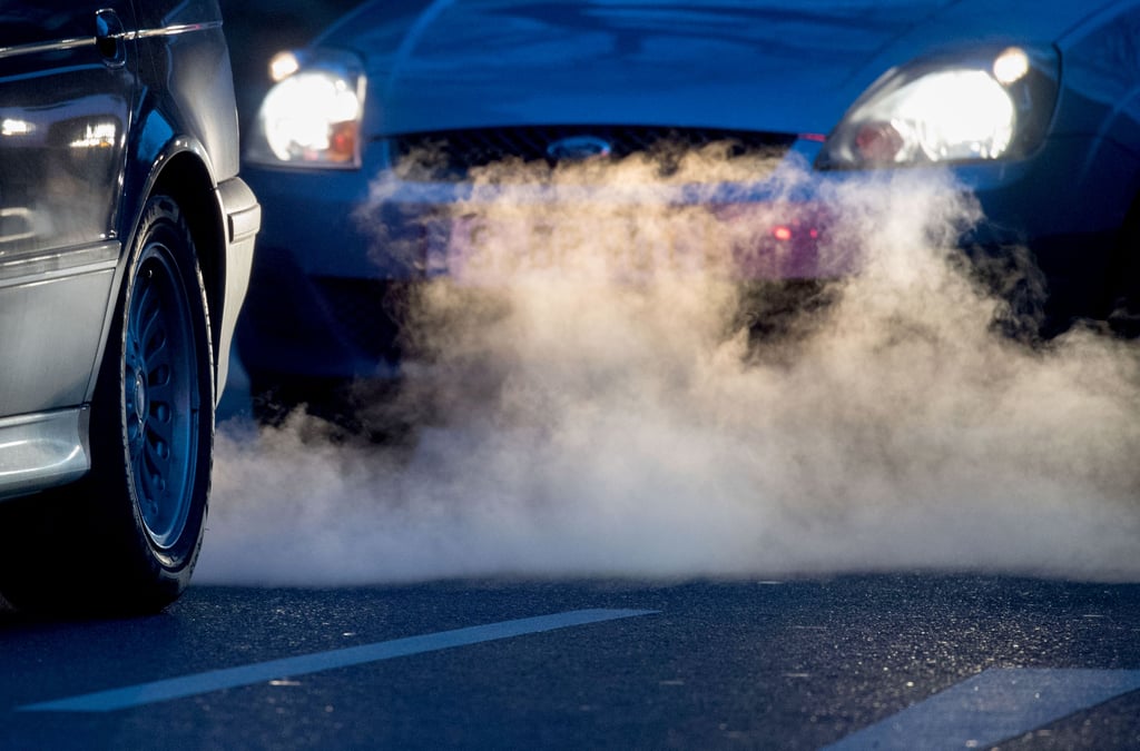 Rauchzeichen deuten: Wie lange werden die Hersteller noch Autos mit Verbrenner anbieten? Einige haben bereits einen Ausstiegsplan vorgestellt.