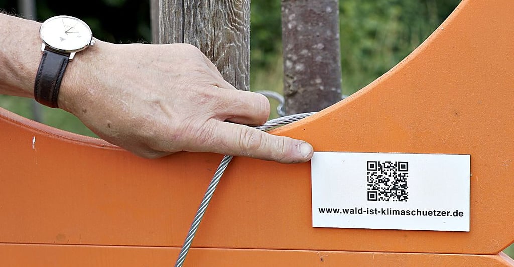 Mit dem QR-Code können per Mobilfunktelefon Informationen und Fakten zu Wald, Klima und Umweltschutz abgerufen werden.