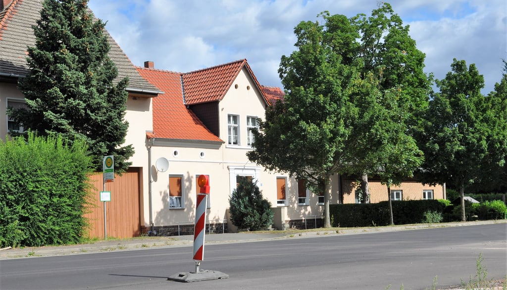 Die ehemalige Gaststätte an der B 1 zwischen Parchen und Genthin am Abzweig nach Wiechenberg heute.