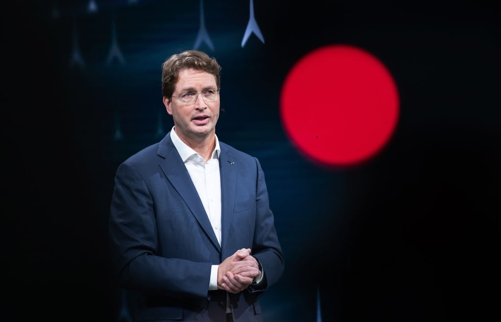 Der Vorstandsvorsitzender der Daimler AG, Ola Källenius, prognostiziert weniger Arbeitsplätze nach dem Wechsel zur Elektroproduktion.