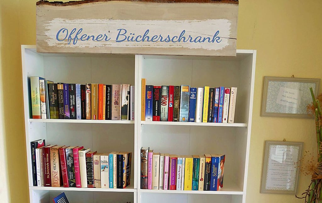 Der neue Bücherschrank eröffnet jetzt die Möglichkeit, regelmäßig neuen Lesestoff zu bekommen.
