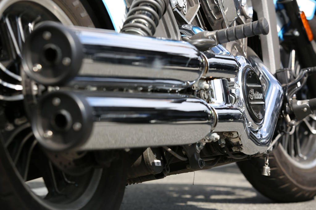 Der Auspuff eines Motorrads.