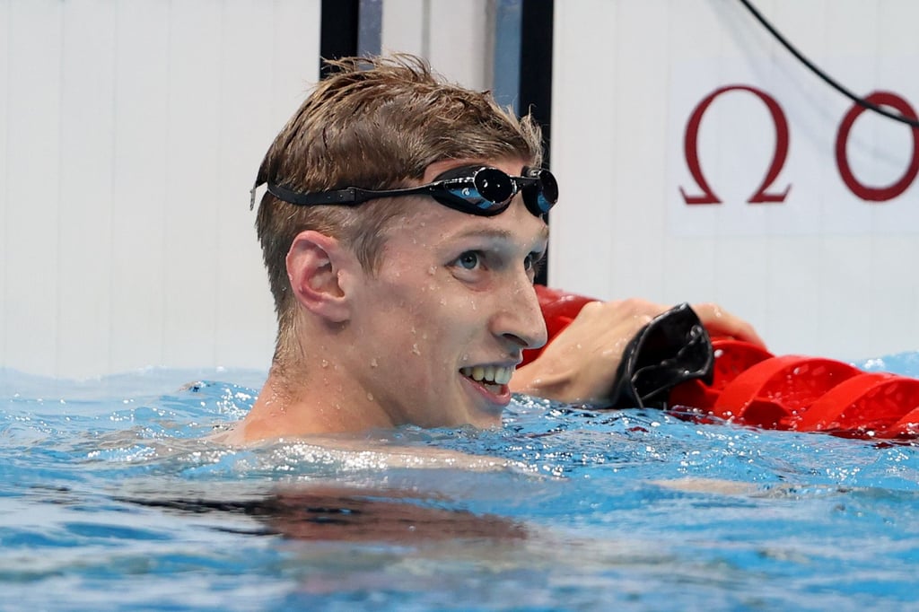 Florian Wellbrock freut sich über Bronze.