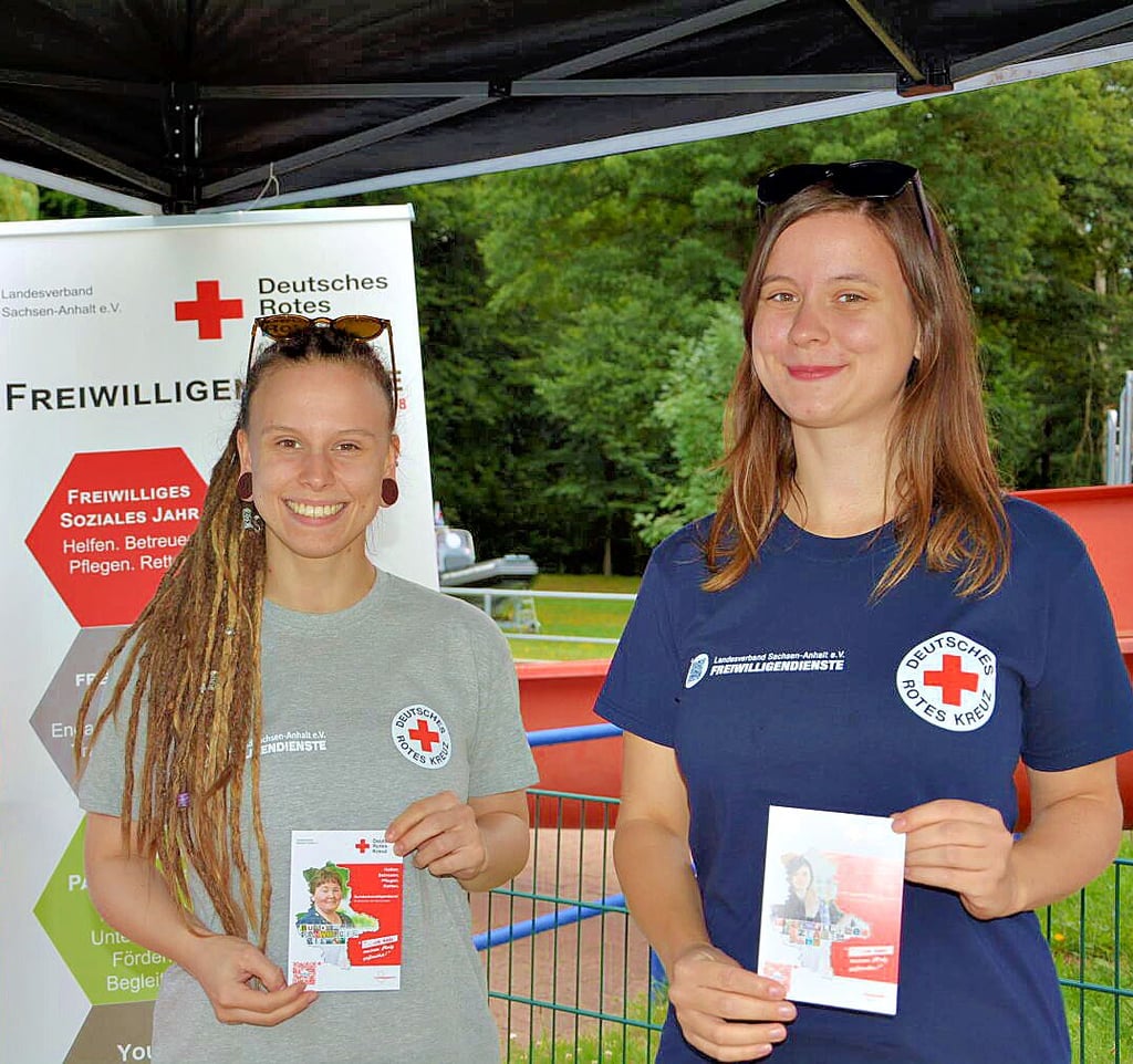 Claudia Reppin (rechts) und Munise Lehmann erklärten, was es mit dem Freiwilligendienst auf sich hat.