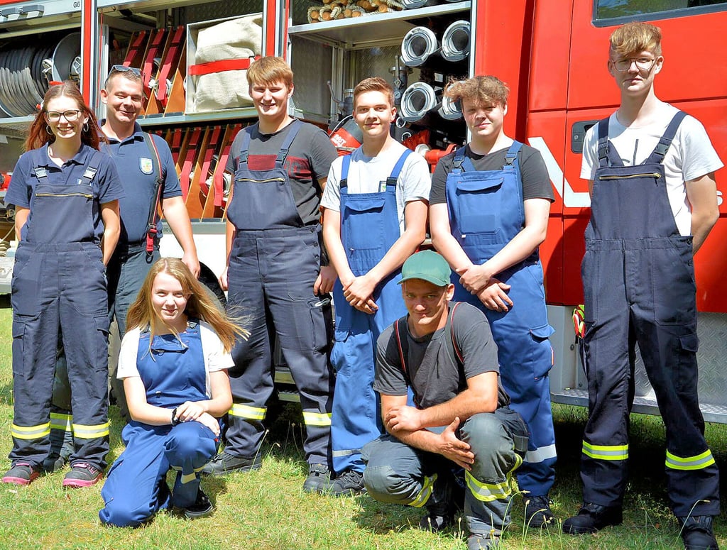Nachwuchs ist bei den Ehrenamtlichen jederzeit herzlich willkommen. Das gilt auch für die Klötzer Jugendfeuerwehr, die für Fragen gerne zur Verfügung stand und Zielspritzen anbot.
