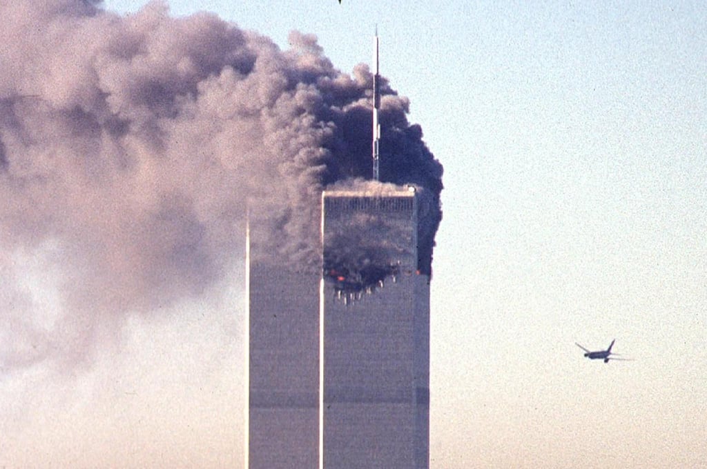 Ein Flugzeug rast in den zweiten Turm des World Trade Centers in New York. (Archivbild)