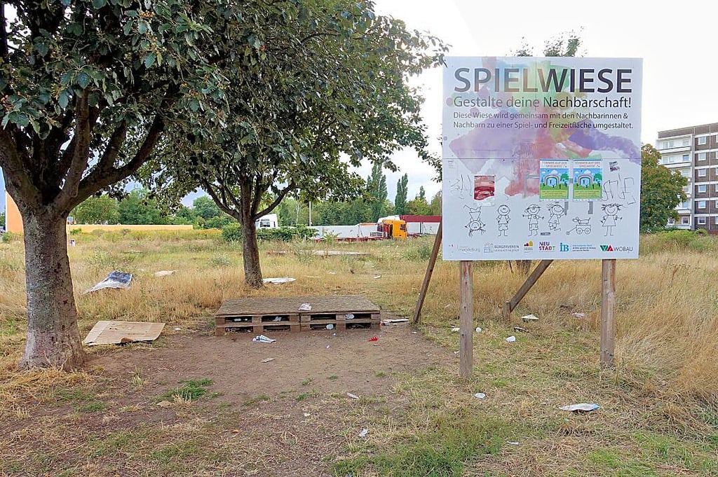 An den Rändern der „Spielwiese“ sammelt sich allerlei Müll.