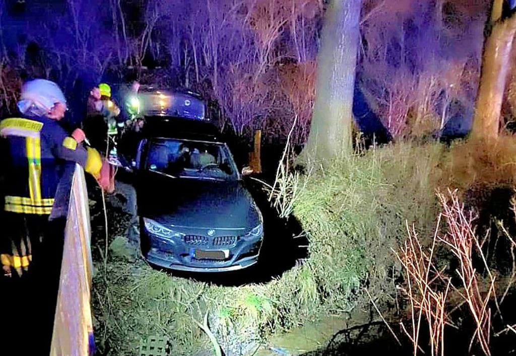 Bereits im März drohte ein Fahrzeug in den Wiesenbach bei Alsleben zu stürzen.