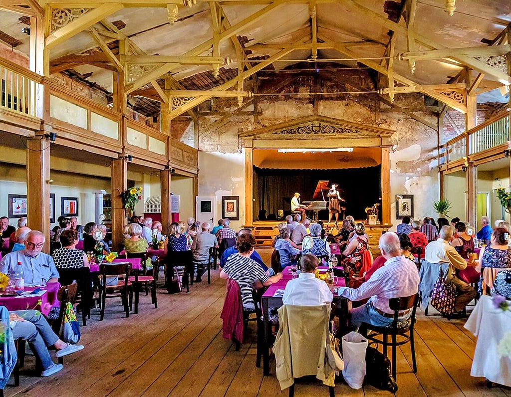 Voll besetzt war der Saal des Simonetti-Hauses in Coswig zur ersten „Katzenmusik“ nach coronabedingter Zwangspause.