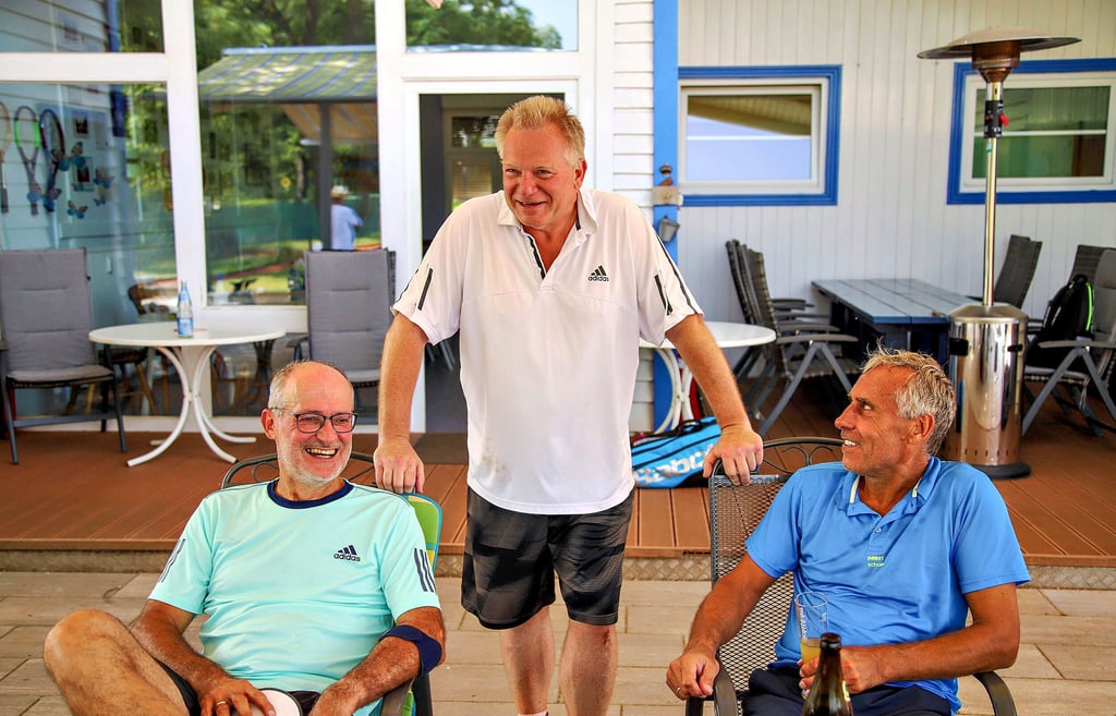 Das sind die Väter des Erfolgs: Präsident Dietmar Freihube, Gunnar Klietsch und Karl Glantschnig (v. li.) vor dem Piesteritzer Vereinsheim.