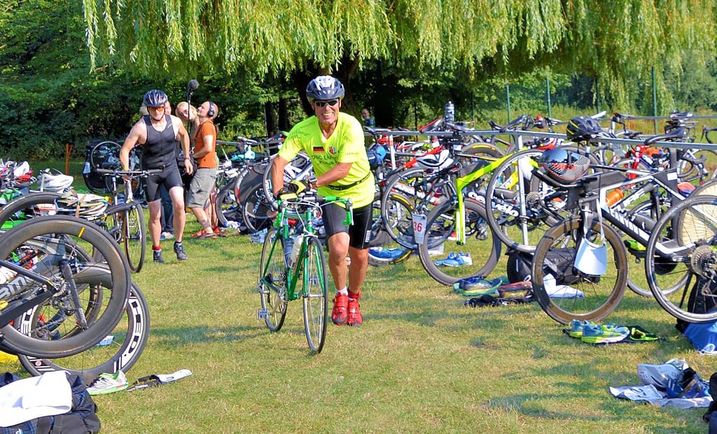 Nach dem Schwimmen im Oschersleber Freibad folgt mit dem Radfahren Disziplin Nummer 2.