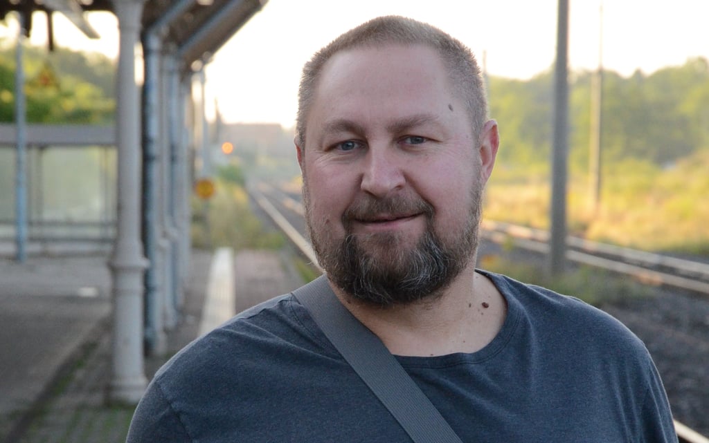 Mirko Roßner pendelt täglich von Zerbst nach Magdeburg. Er nimmt den Streik gelassen.