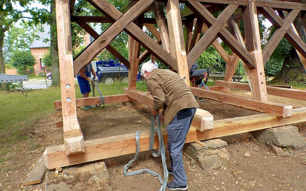 Vorbereitungen zum Transport mit dem großen Kran.