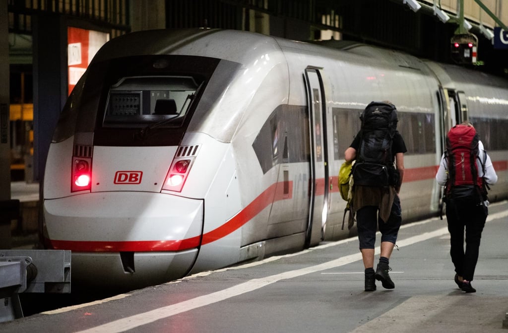 Kaum etwas geht mehr an Deutschlands Bahnhöfen - während des zweitägigen Bahnstreiks fahren nur vereinzelt Züge.