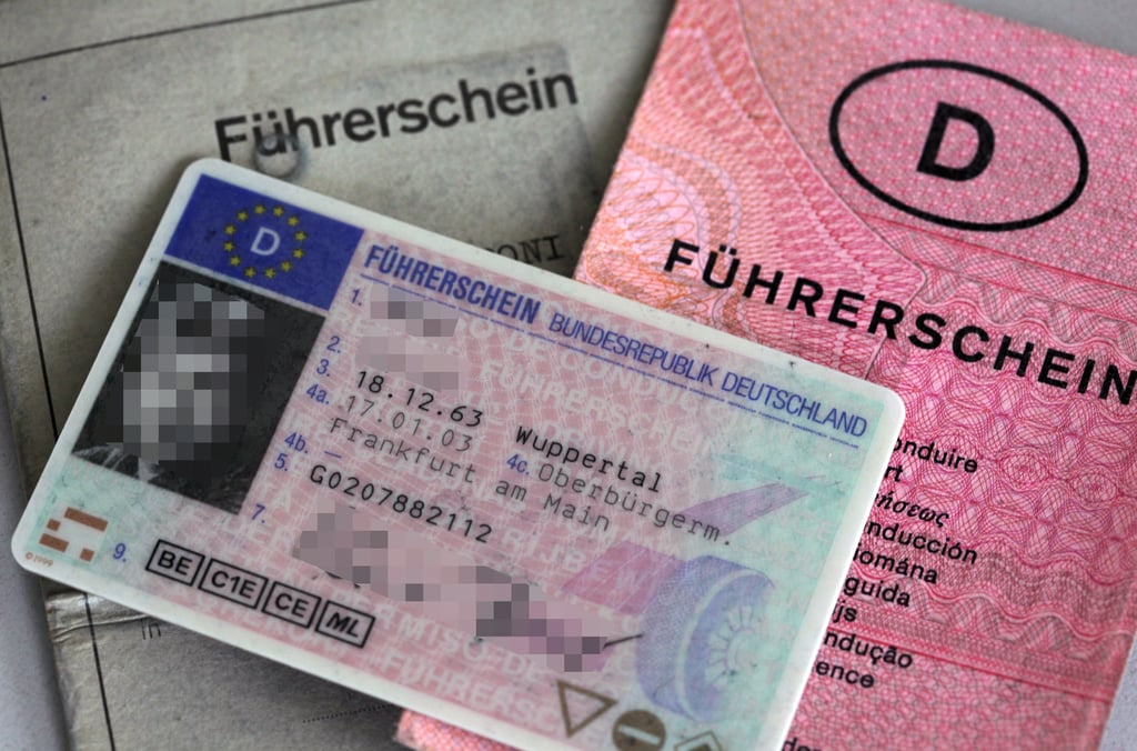 Millionen von Führerscheinen, egal ob im Scheckkartenformat oder in Papierform, müssen in den nächsten Jahren umgetauscht werden.