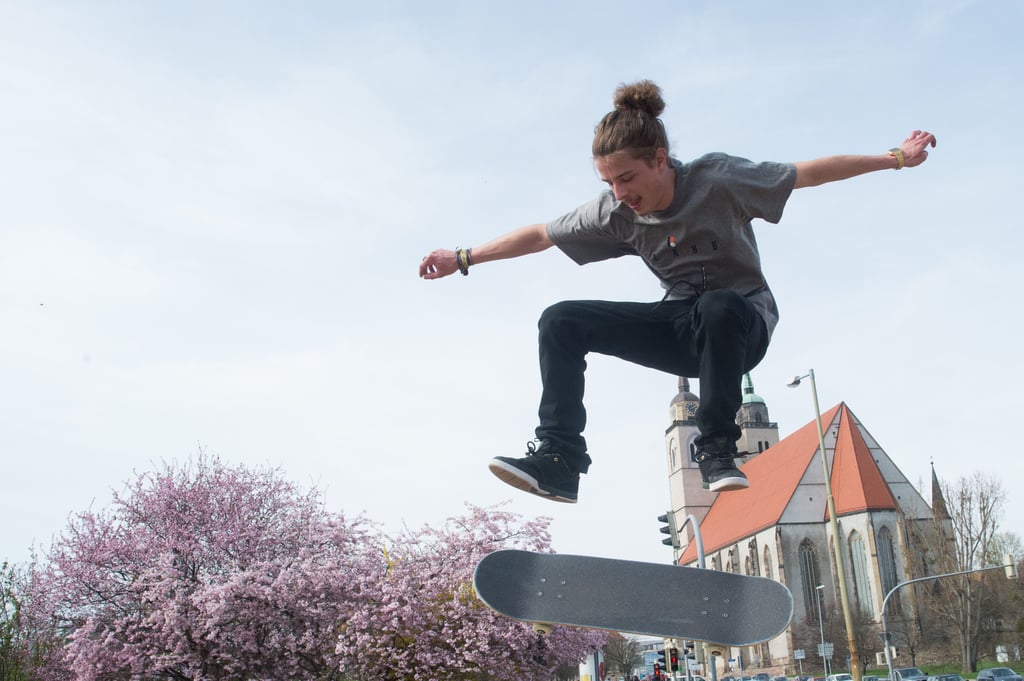 Ein beliebter Skater-Treff befindet sich auf dem Schleinufer an der Johanniskirche.