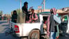 Taliban-Kämpfer patrouillieren in der Stadt Farah. Die militant-islamistischen Taliban weiten ihren schnellen Vormarsch weiter aus. 