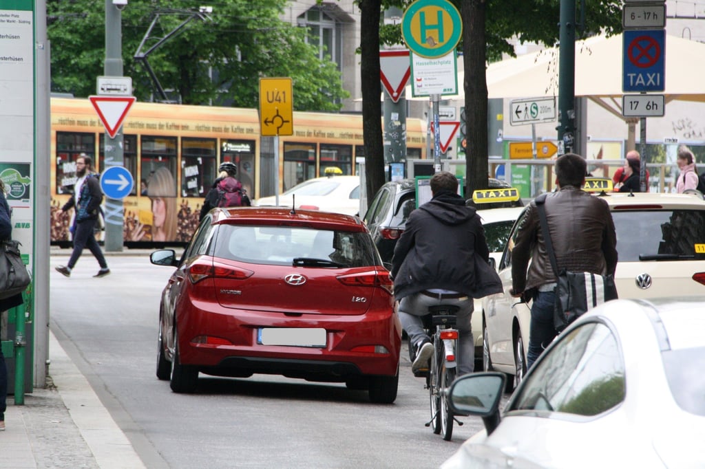 Der Magdeburger Stadtrat hat auf Antrag von Grüne/future! mehr Verkehrsberuhigung durch Tempo 30 und Fußgängerüberwege für den südlichen Breiten Weg in der Innenstadt beschlossen. Die